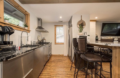 Brownfield Condominio | Hygge House | 1BR,1BA, Hot Tub, Dog Friendly