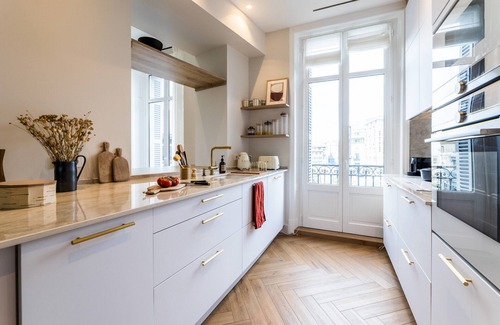 Behobie Apartamento | HYGGE KEYWEEK Apt 2 bedrooms with parking in Biarritz city center