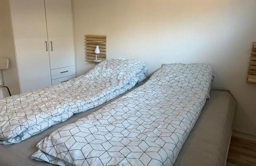 Herning Apartamento | Hyggelig & lys kælderlejlighed