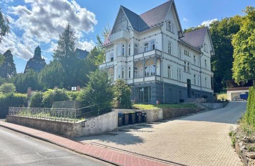 Oberdorla Apartamento | HyggeLiving - NEU - LUXUS - Villa - Bergblick - 3 Balkone - Parken - 100qm