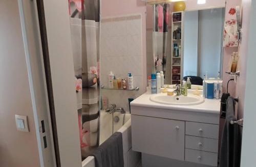Poissy Apartamento | HYPER CENTRE VILLE Poissy - PARKING privé - GARE à 700 m - PARIS 20 min