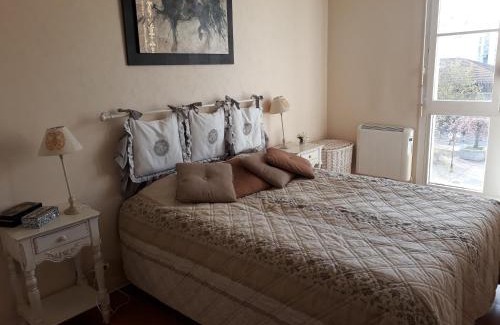 Poissy Apartamento | HYPER CENTRE VILLE Poissy - PARKING privé - GARE à 700 m - PARIS 20 min