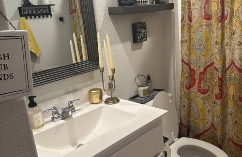 Justin Casa | I bedroom/1 bathroom. Available in our home. Beautiful and relaxing!