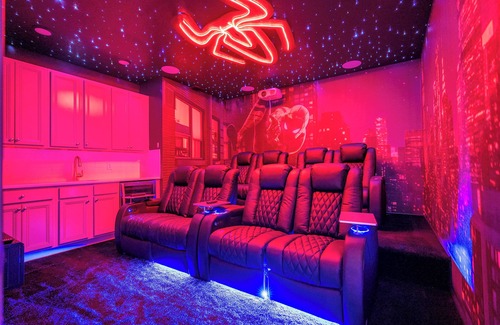 Florida Central Atlantic Coast Casa | STOP! Epic 15BR Movie-Themed Villa – 5824