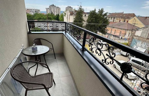 Kragujevac Apartamento | I&I 3 Bedrooms Apartment I