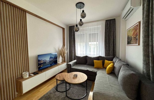 Kragujevac Apartamento | I&I 3 Bedrooms Apartment I