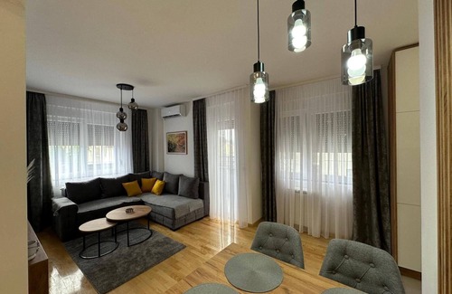 Kragujevac Apartamento | I&I 3 Bedrooms Apartment I