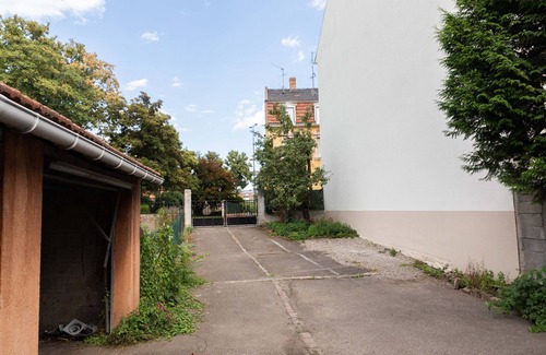 Colmar Centre Ville Cabaña | Gîte-Rue de l'Est-Apartamento-Baño para personas con movilidad reducida-Vista...