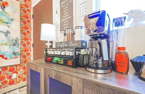 North Hills East Casa | I. Lovely Family Home Near Universal + Hollywood with Patio, Balcony, & Parking