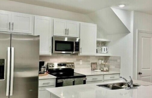 Braden River Casa | Charming 3-bedroom townhome with AC and WiFi in superb Lakewood Ranch