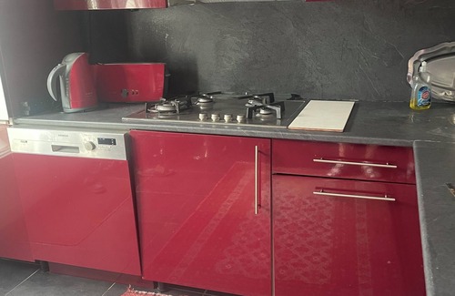 Saint-Sebastien-sur-Loire Condominio | I rent a bedroom, a living room, a kitchen, a toilet and a shower room.