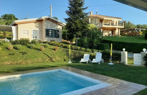 Citta Sant'Angelo Apartamento | I Tre Laghi Countryhouse 14 posti letti Cottage 10 posti letti