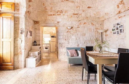 Laureto Villa | I Trulli di Zizì: Trulli antiguo en Valle D'Itria