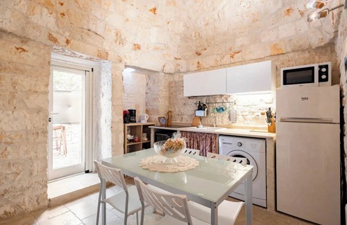 Laureto Villa | I Trulli di Zizì: Trulli antiguo en Valle D'Itria