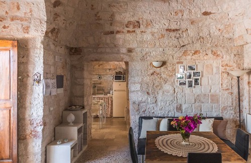 Laureto Villa | I Trulli di Zizì: Trulli antiguo en Valle D'Itria