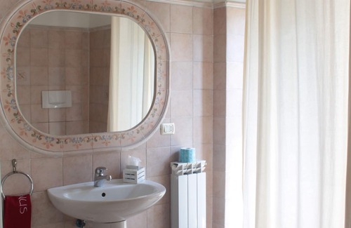 Zona LIII Tomba di Nerone Casa | Ianus Guest House
