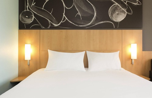 Thielle-Wavre Hotel | Ibis 3 Lacs Neuchatel Hotel