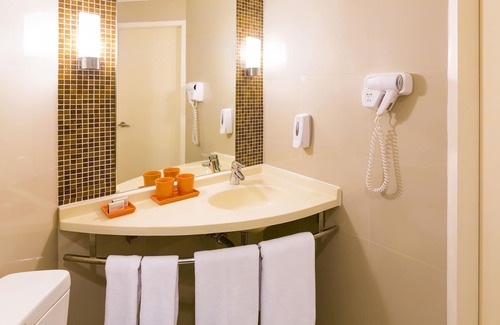 Khlong San Hotel | ibis Bangkok Riverside