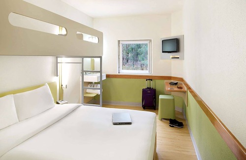 Dandenong Hotel | ibis Budget Dandenong