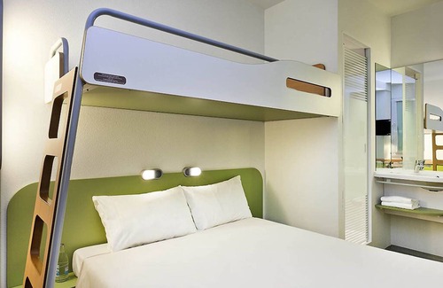 Las Campas y San Claudio Casa | ibis budget Oviedo
