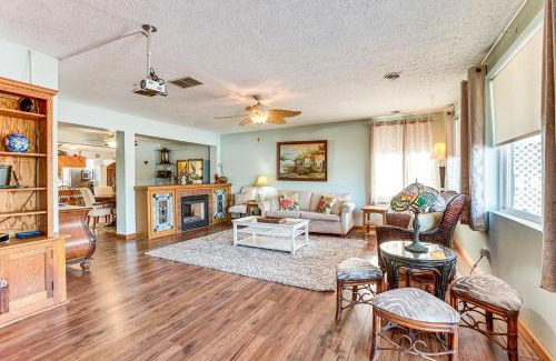Farwell Casa | Ice Fish, Hunt and Explore Farwell Home on Lake