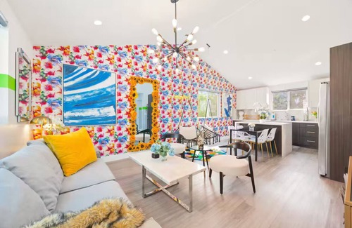 North Hollywood Casa | Iconic "2 in 1" Haven near Universal Studios: 2 Hot Tubs, Sleeps 21, Parking!