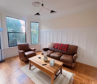 Russian Hill Apartamento | Iconic 3 bedroom with Sweping Bay City Views, 100 Walk Score