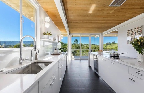 San Rafael Casa | Iconic Case Study House #26, with world-class destinations at your doorstep