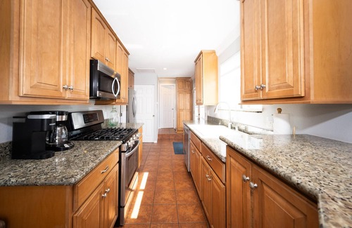 Mission Beach Casa | Iconic Cottage, Steps to Beach/Ocean, AC,Parking