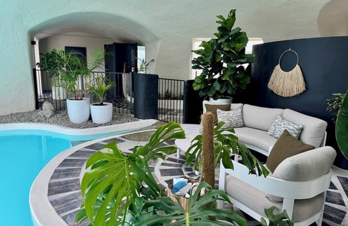 Peka Peka Casa | Iconic & Curvaceous Beach House