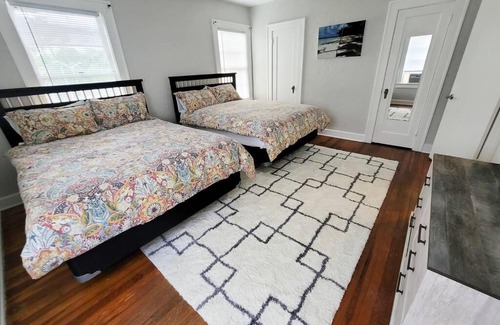 University Heights Casa | Iconic Gainesville Home - Sleeps 12 - 4 BR- Tom Petty's Old House