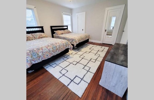 University Heights Casa | Iconic Gainesville Home - Sleeps 12 - 4 BR- Tom Petty's Old House