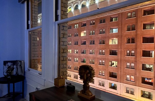 Downtown Los Angeles Condominio | Iconic Heart of DTLA Loft with Rooftop Pool/Jacuzzi/Skyline