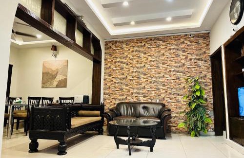 Loralai District Cama Y Desayuno | Iconic Lodge