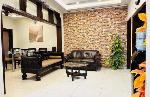 Loralai District Cama Y Desayuno | Iconic Lodge