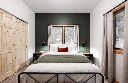 Idaho Springs Casa | Iconic Log Cabin Escape - Idaho Springs - Hot Tub