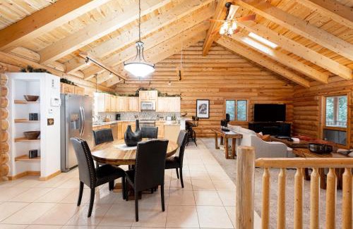 Idaho Springs Casa | Iconic Log Cabin Escape - Idaho Springs - Hot Tub