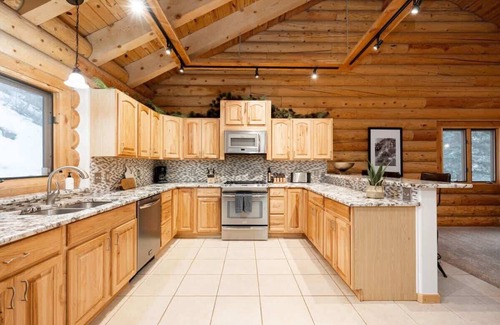 Idaho Springs Casa | Iconic Log Cabin Escape | Idaho Springs | Hot Tub