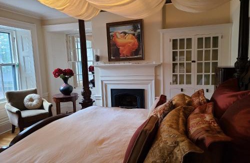 Downtown Halifax Casa | Iconic Luxurious Downtown Building History Galore