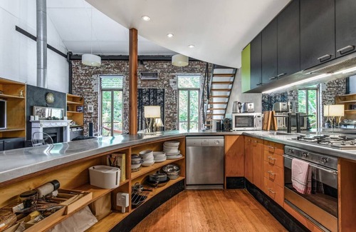 Collingwood North Casa | Iconic MacRobertson Chocolate Factory Conversion