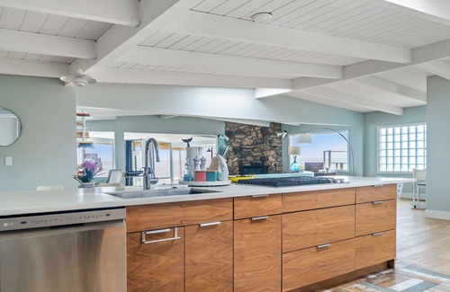 Cayucos Casa | Iconic Mid-Century Modern Beach House on the Pacific Ocean - Sleeps 10