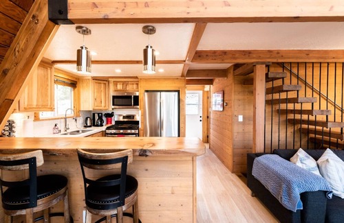 Crest Park Cabina | La mejor cabaña A-FRAME con HotTub / Fire Pit🏖️Lake Pass / Pets ok