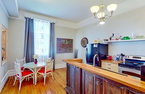 Wilmington Historic District Condominio | Iconic river-view condo with AC, W/D, & historic charm - dog-friendly