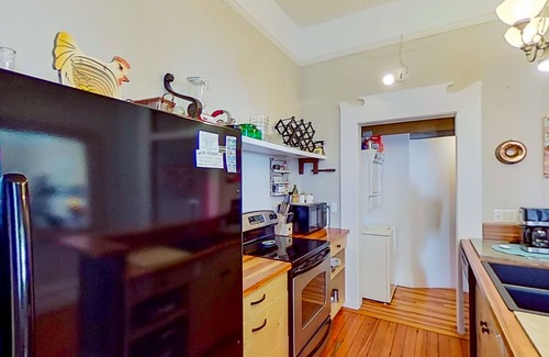 Wilmington Historic District Condominio | Iconic river-view condo with AC, W/D, & historic charm - dog-friendly