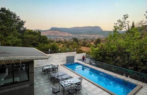 Kadadhe Casa | Icy Villa Lonavala - 4BHK Villa With Pool and Mountain View