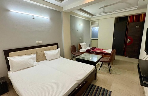 Sector 49 Hotel | ICY WHITE STAY HERE