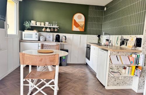 Courseulles-sur-Mer Apartamento | Idéal couple - La Petite Oasis - 10min à pieds du centre ville & plage - 2km du Centre Juno Beach - 23min du Mémorial de Caen - wifi gratuit