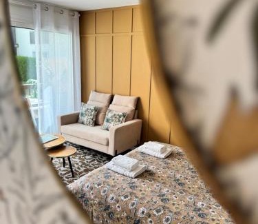 Courseulles-sur-Mer Apartamento | Idéal couple - La Petite Oasis - 10min à pieds du centre ville & plage - 2km du Centre Juno Beach - 23min du Mémorial de Caen - wifi gratuit