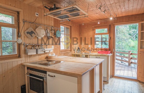 St. Luc Chalet De Esquí | Idéal pour grande famille !Chalet typique situé sur la route de Chandolin. Entrée avec vestiaire, sa