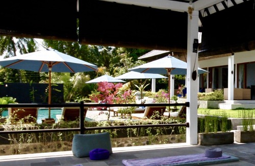 Kalibukbuk Villa | Villa Luna con vista al mar y varias terrazas en una zona tranquila.